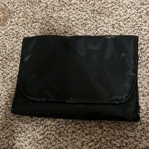 Traveling make-up bag